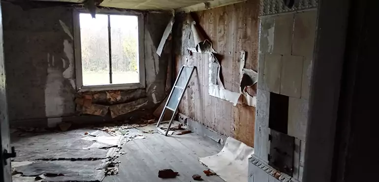 Why Selling a Distressed House Through Traditional Methods Fails in Orlando